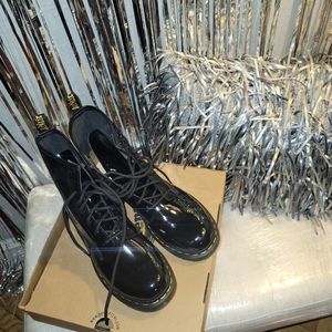 Dr.Martens COMBAT BOOT - Black WOMEN'S